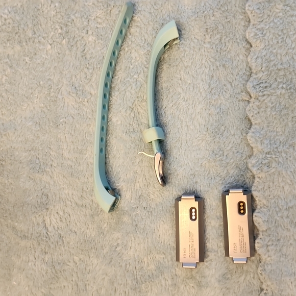 Fitbit Original fitness tracker TWO included with 1 band and a charger. - Picture 3 of 6